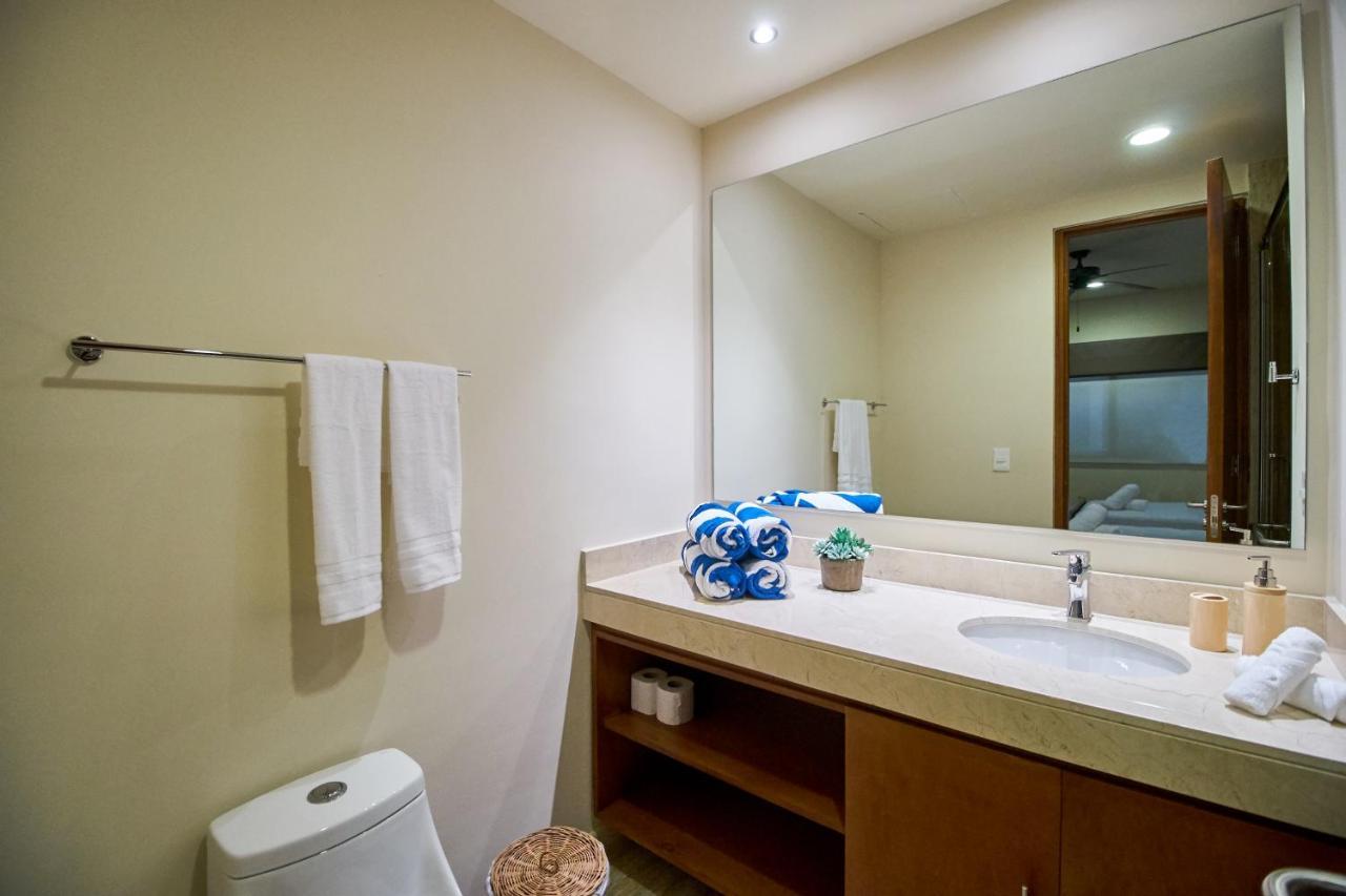 Apartamento Luxury Poolside Gem With Pool, Jacuzzi & Gym *