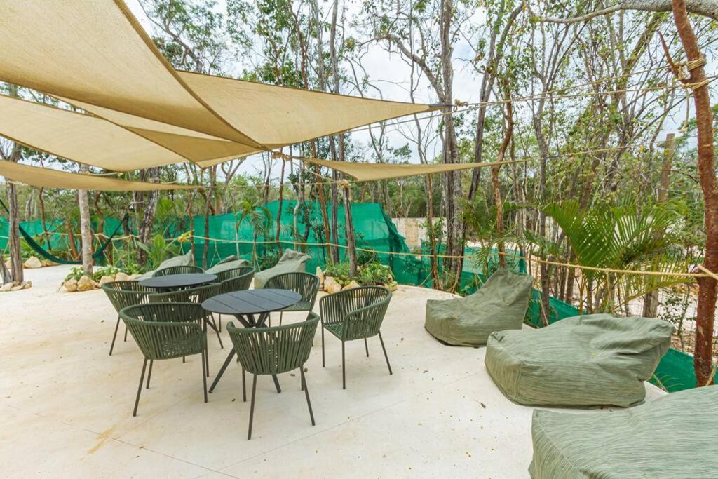 Perfect Getaway A Yaaxlum