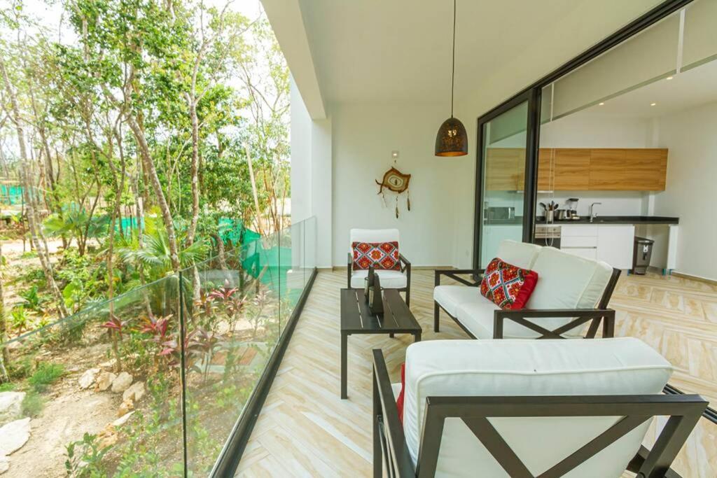 Perfect Getaway A Yaaxlum