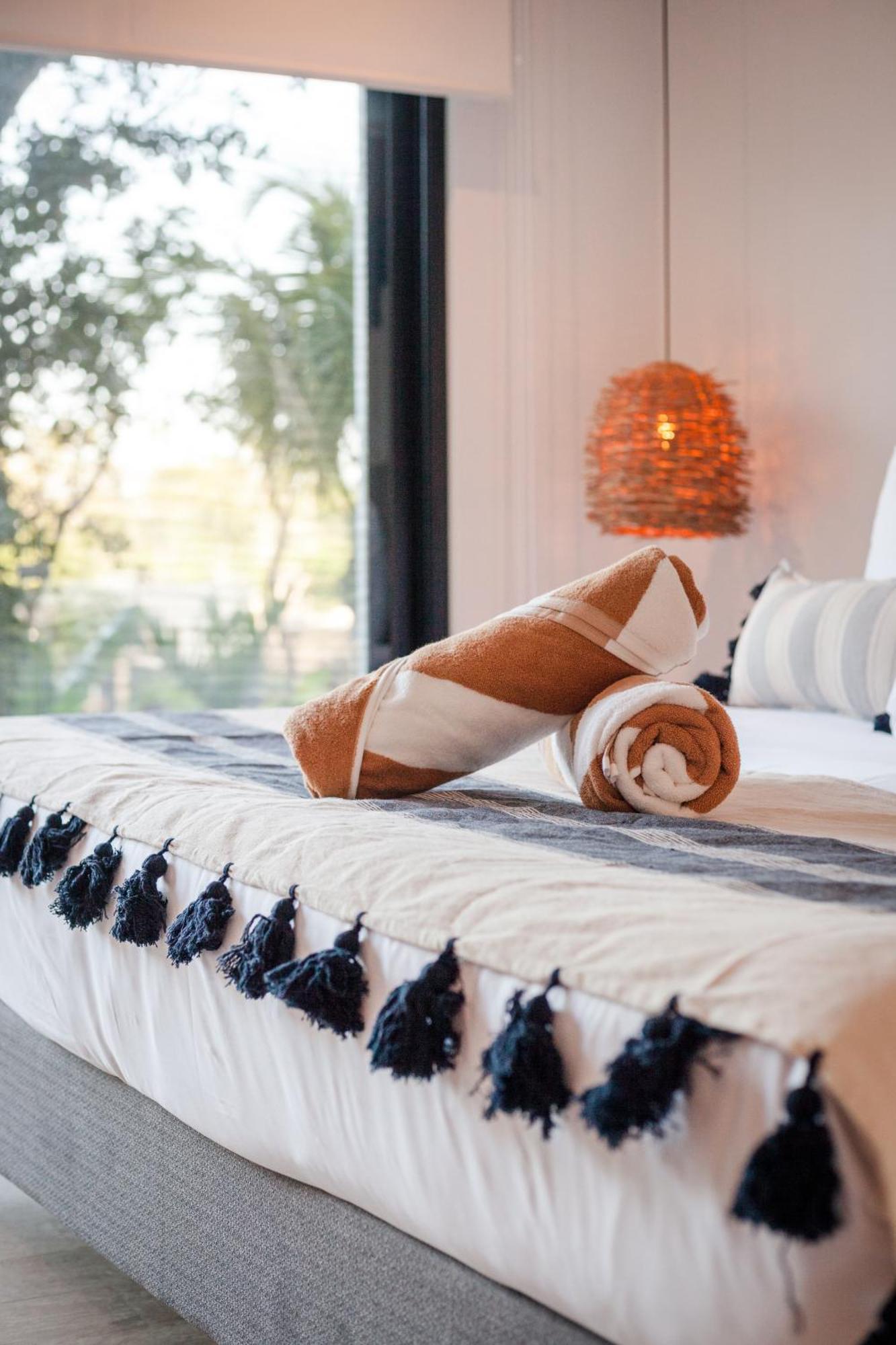 Your Place In Town With Pool, Coworking And Gym Located At Park Lagunas Apartment