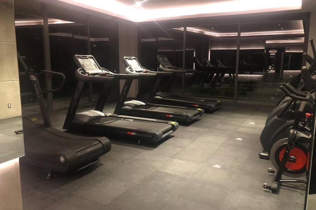 Mistiq Largest Ph With Gym, Club Shuttle & Fast Wifi Apartment