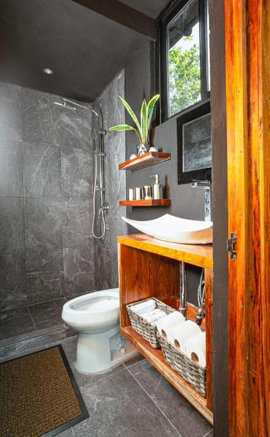 K NAJ- Tiny House con cenote natural privado. Villa Tulum