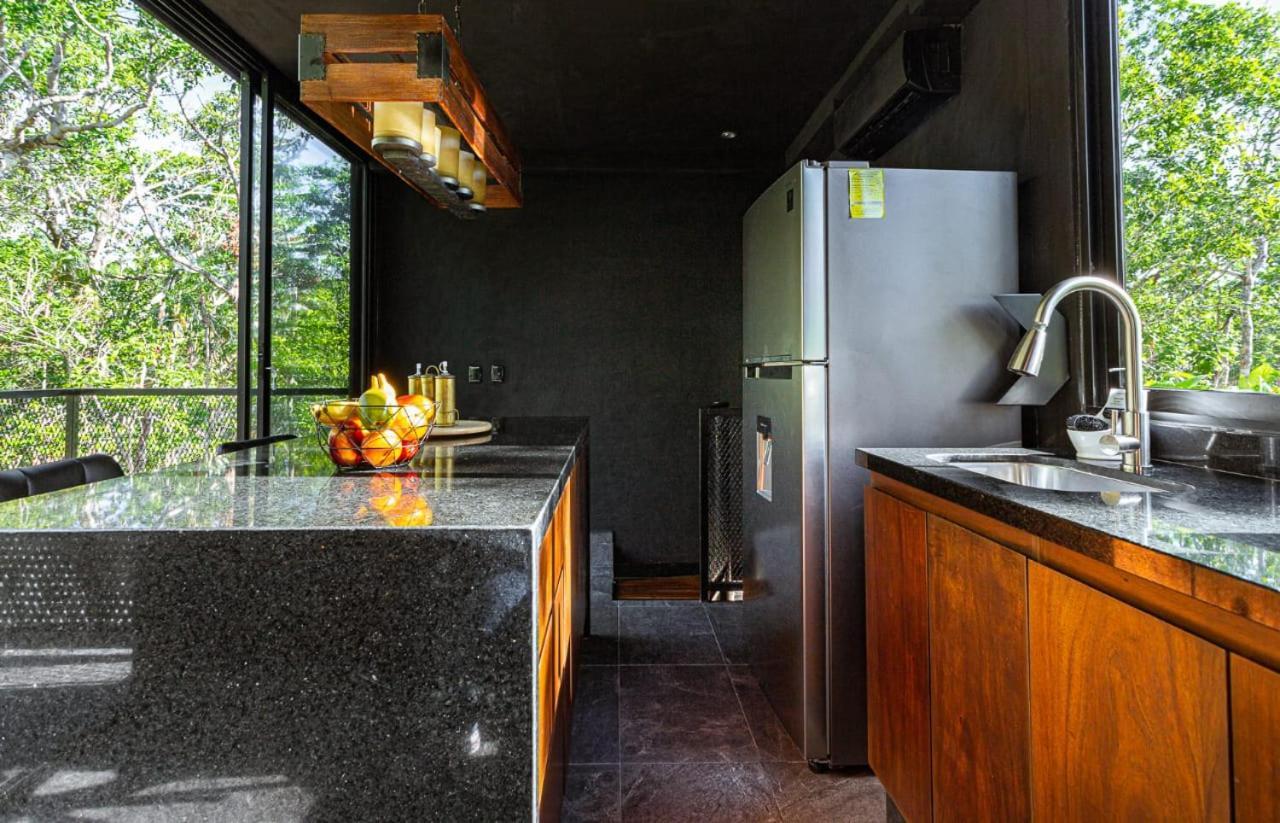 K NAJ- Tiny House con cenote natural privado. *