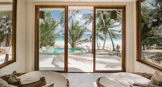 Villa Beachfront In Beach- Location!