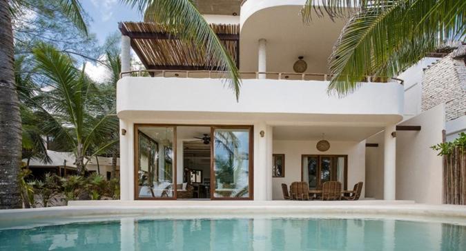 Beachfront In Beach- Location! Villa *