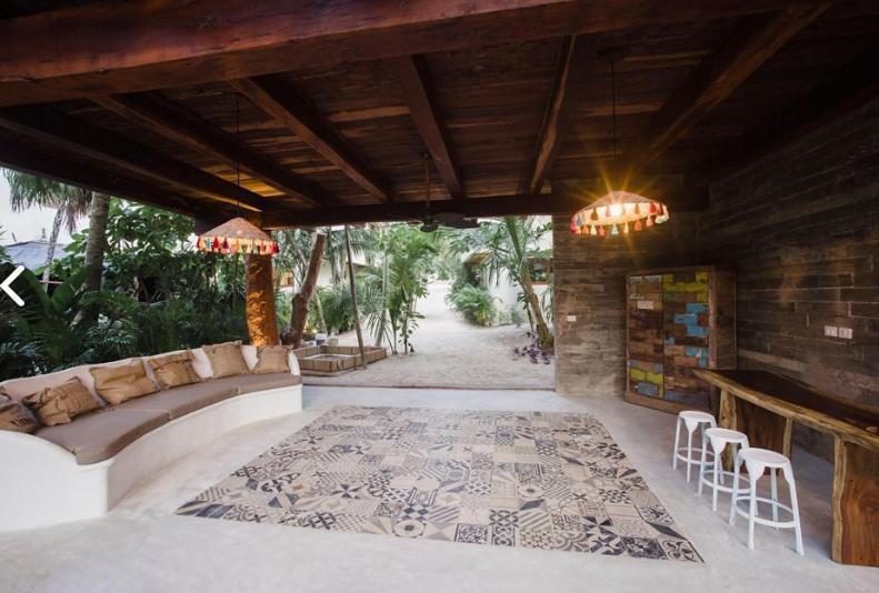 Villa Beachfront In Beach- Location! *
