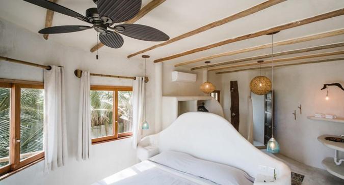 Villa Beachfront In Beach- Location! *