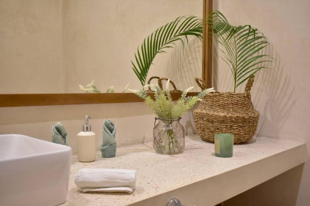 Chic-modern Apt W/pool, Garden, Parking & 3 Bikes Apartamento *