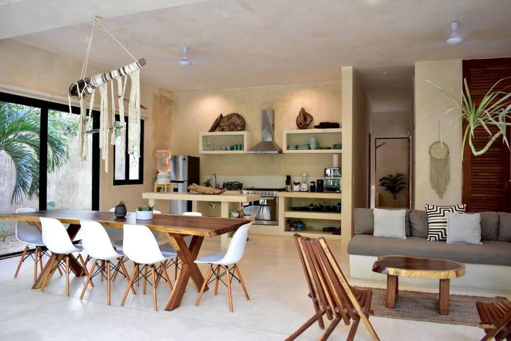 Chic-modern Apt W/pool, Garden, Parking & 3 Bikes Apartamento