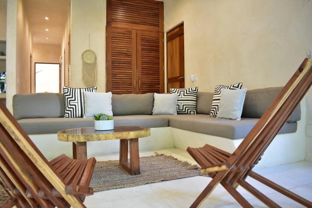 Chic-modern Apt W/pool, Garden, Parking & 3 Bikes *