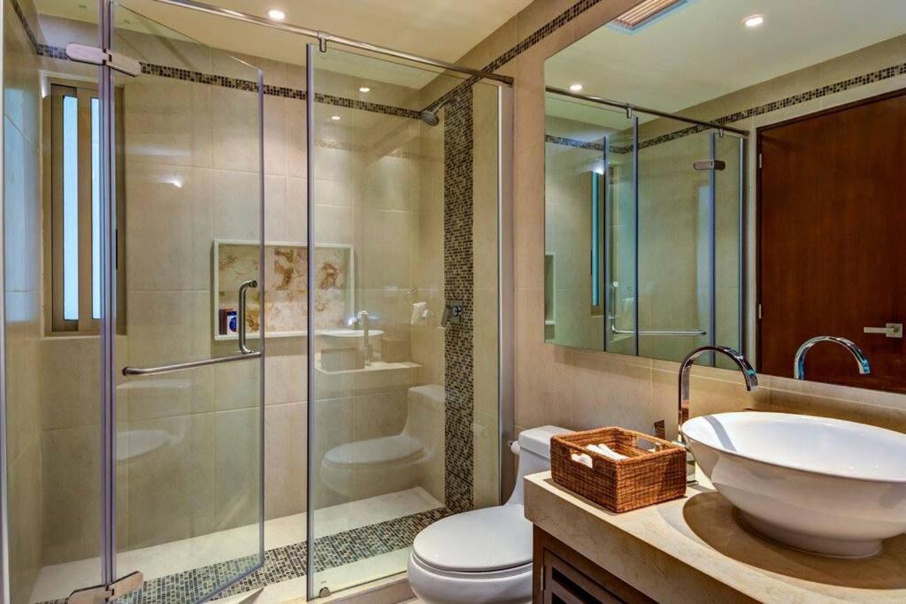 Premium Penthouse With Pool, Private Rooftop & Hot Tub *