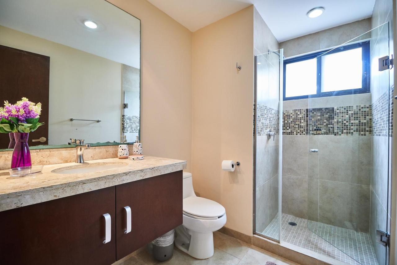 Dorian Gray - Pool & Beach Club Access & 300mbps Wifi Apartment