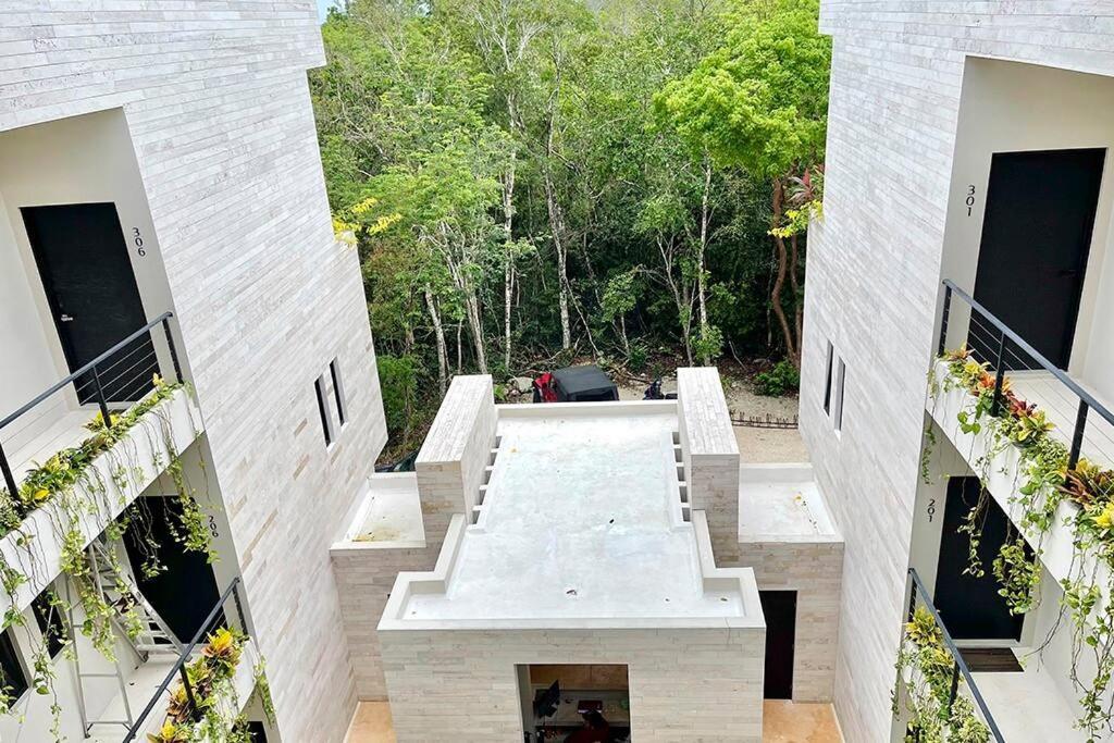 The Jungle Experience Studio 525