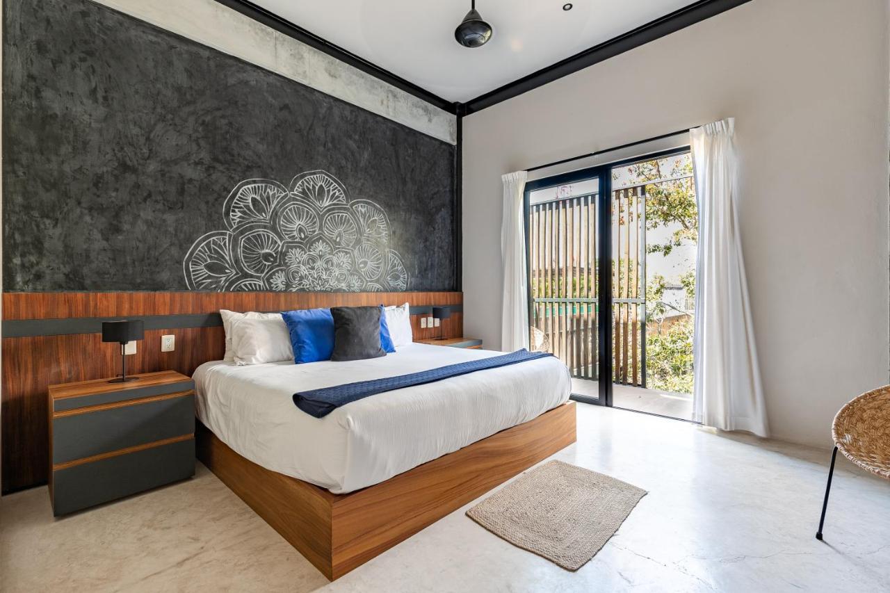 Mudra Tulum
