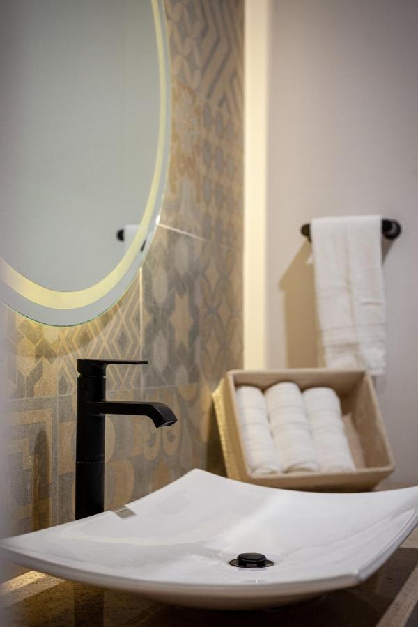 Aru Luxury
