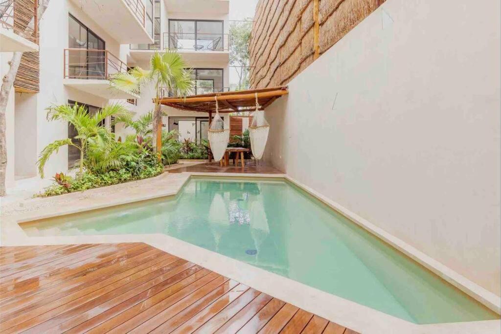 Saskab 2 King In The Jungle W/ Pool&yoga