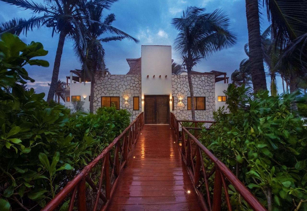 Villa Beachfront Playaaekun