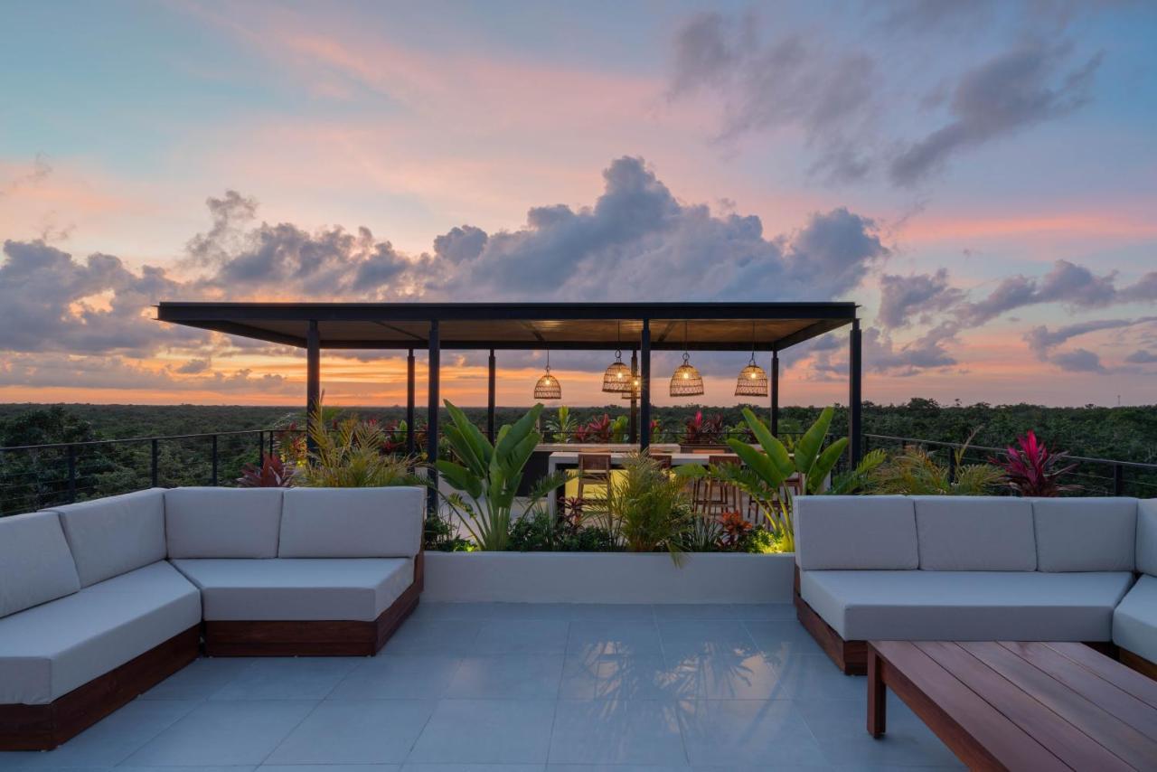Stylish And Peaceful Jungle At 525