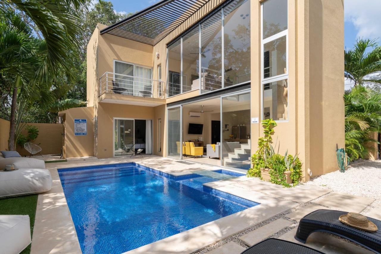Private Modern Villa-pool Beds-ac-internet-parking-grill