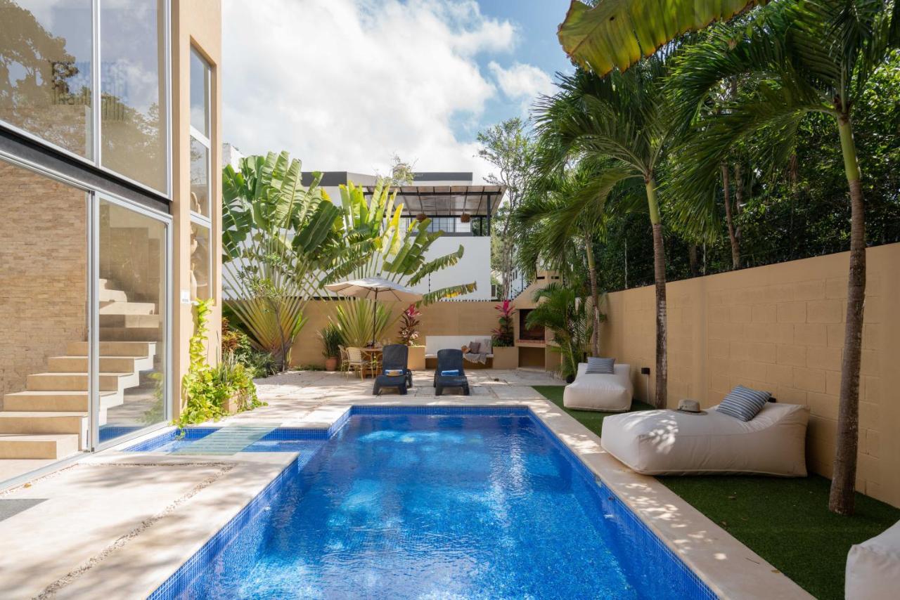 Private Modern Villa-pool Beds-ac-internet-parking-grill *