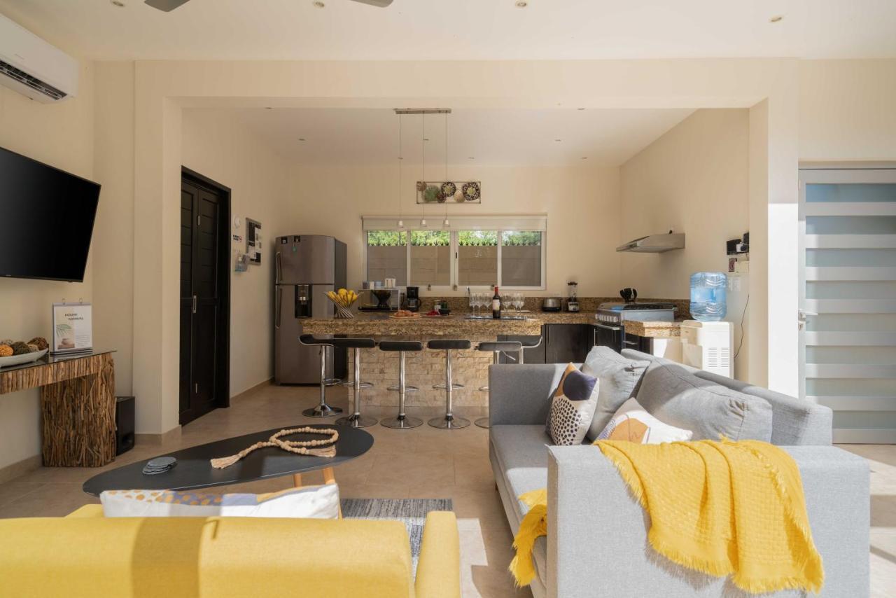 Private Modern Villa-pool Beds-ac-internet-parking-grill Сasa de vacaciones *
