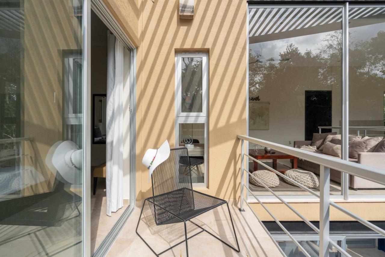 Private Modern Villa-pool Beds-ac-internet-parking-grill