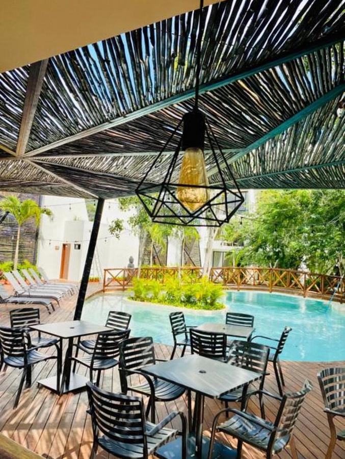 Jungle & Private Patio Apartment