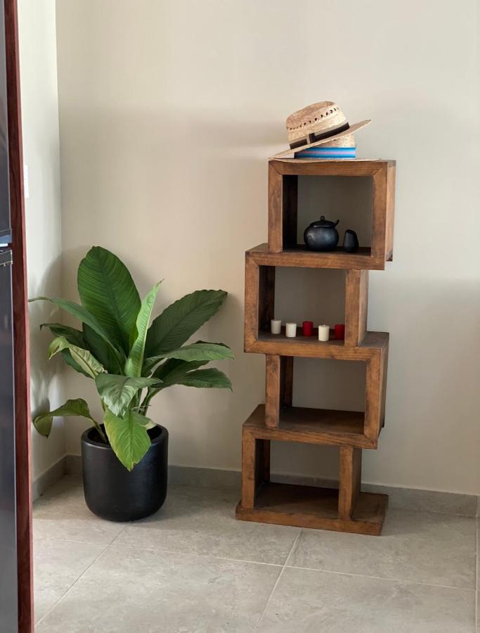 Jungle & Private Patio Apartment