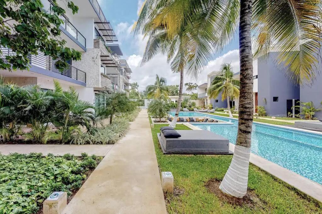 Apartamento Contemporary Poolside Condo, Wi-fi - Paraiso Kaanal 101