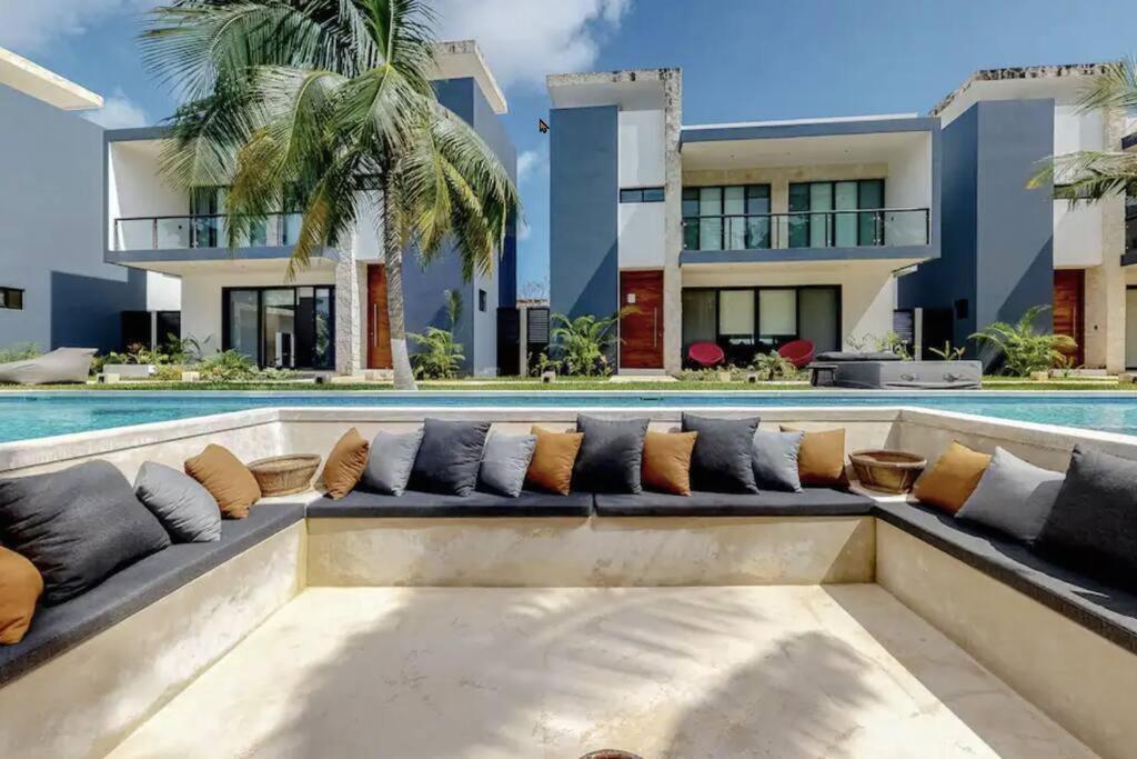 Apartamento Contemporary Poolside Condo, Wi-fi - Paraiso Kaanal 101 *