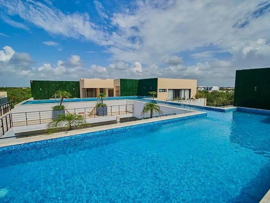 2 Bedroom With Rooftop Pool And Gym Apartamento