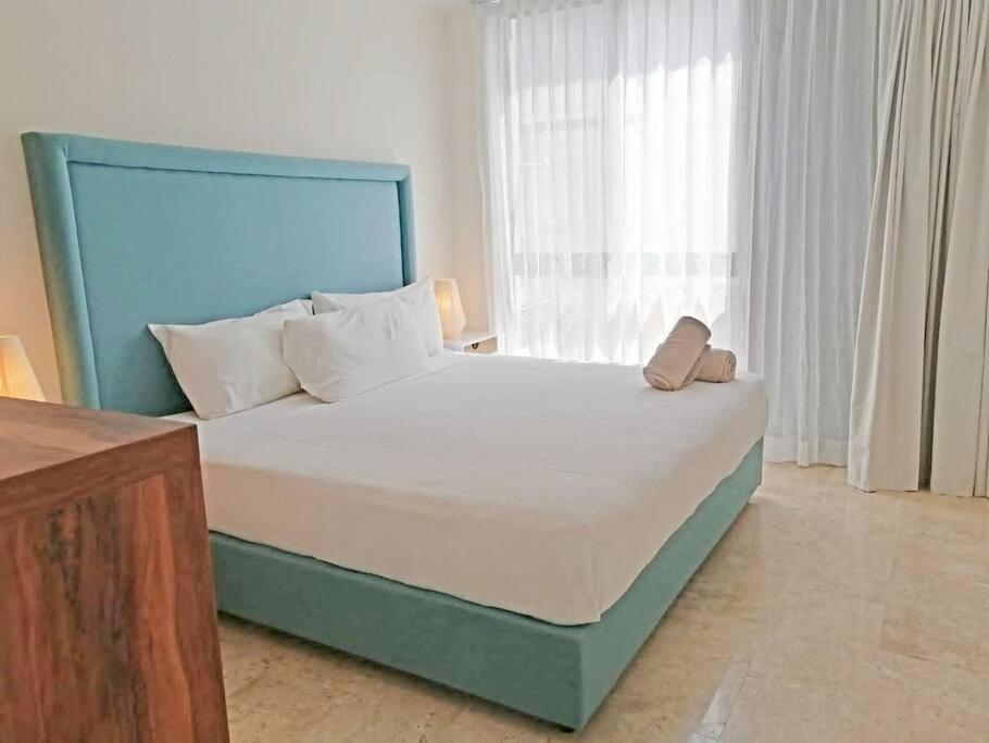 Spacious 3 Bed Penthouse With Rooftop And Gym *