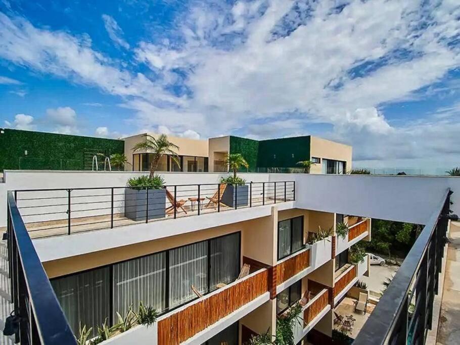 2 Bedroom With Rooftop Pool And Gym