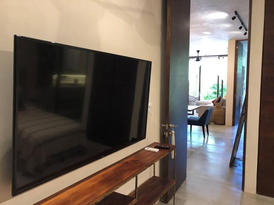 Luxury 2 Bdr 2 Bth 2 Bikes Jacuzzi Fiboptic Wifi.