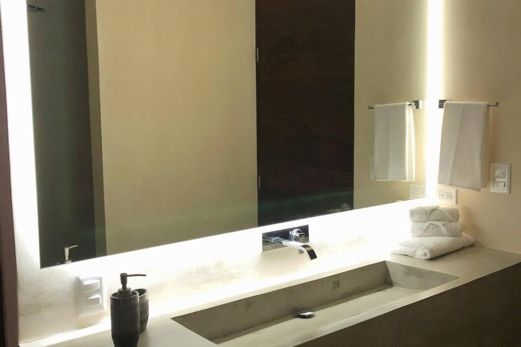Luxury 2 Bdr 2 Bth 2 Bikes Jacuzzi Fiboptic Wifi. Apartamento