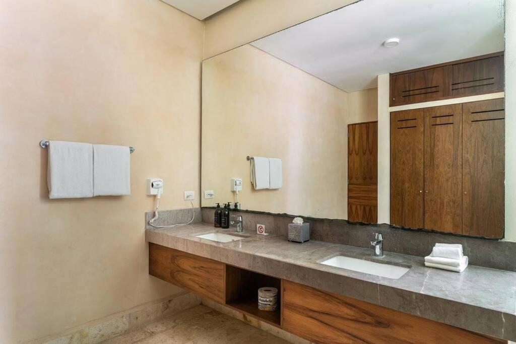 Amates With Jacuzzi & Pool With Great Concierge Service By Hum Living