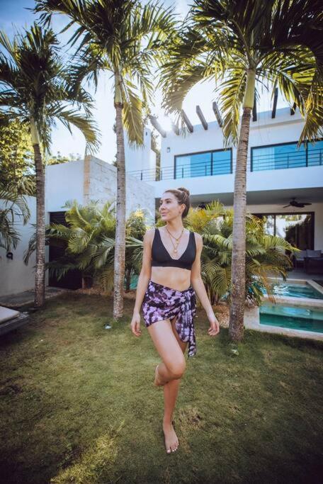 Amates With Jacuzzi & Pool With Great Concierge Service By Hum Living Villa
