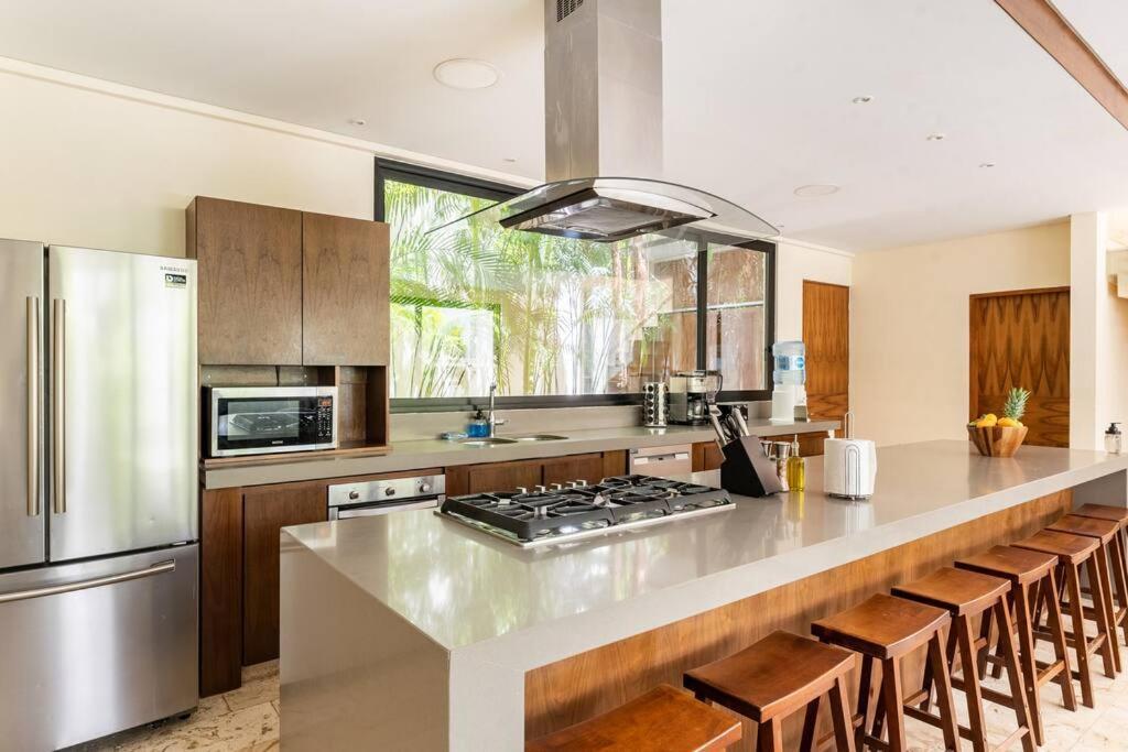 Amates With Jacuzzi & Pool With Great Concierge Service By Hum Living