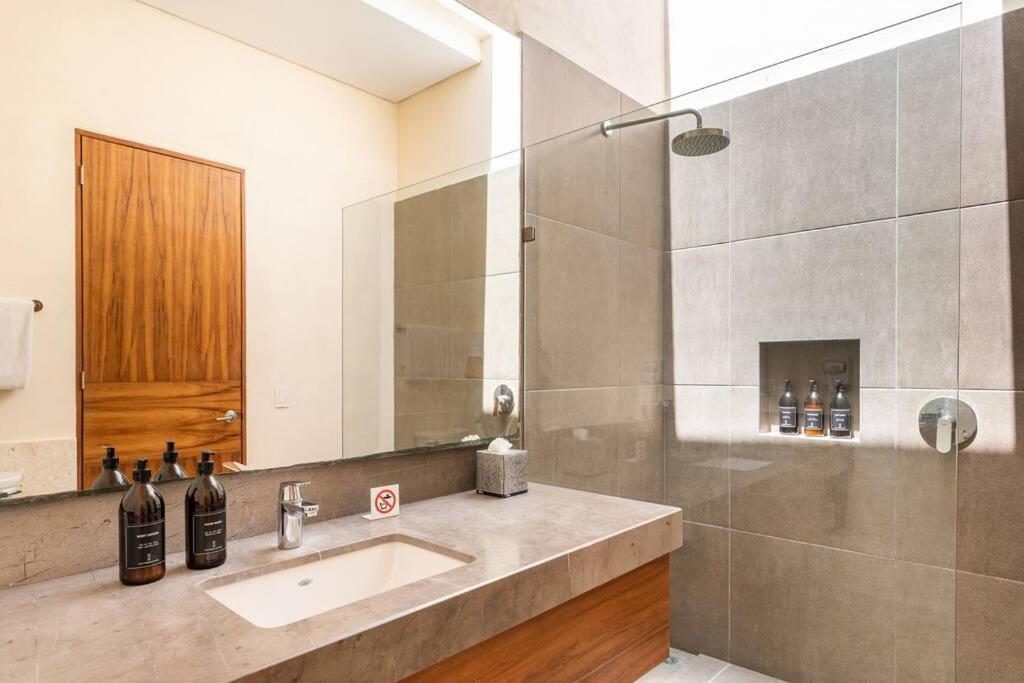 Villa Amates With Jacuzzi & Pool With Great Concierge Service By Hum Living *