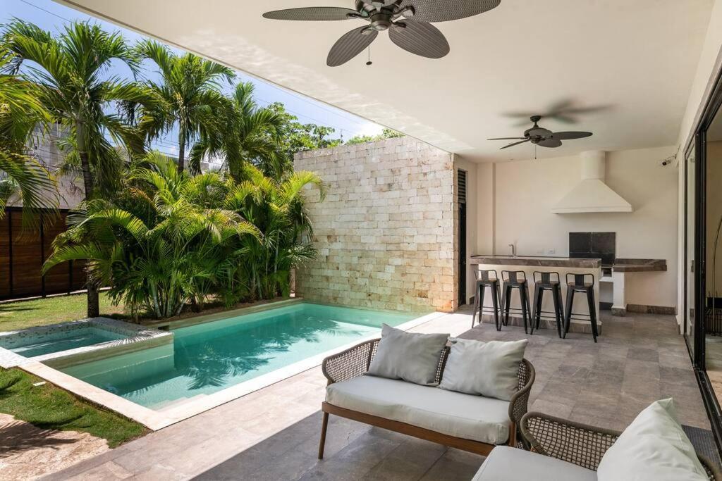 Amates With Jacuzzi & Pool With Great Concierge Service By Hum Living Villa *