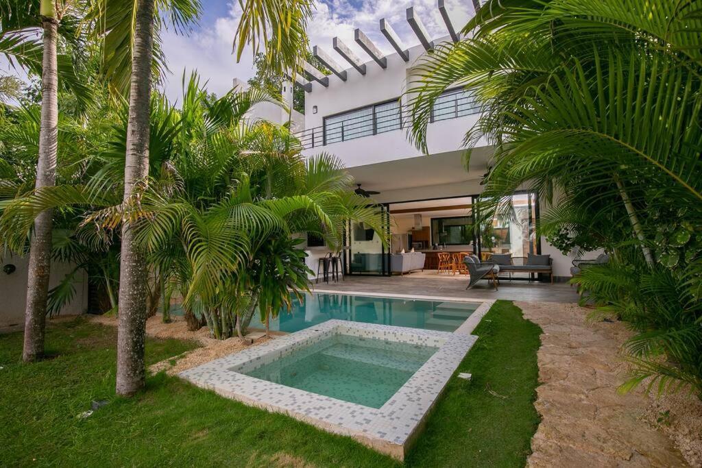 Amates With Jacuzzi & Pool With Great Concierge Service By Hum Living *