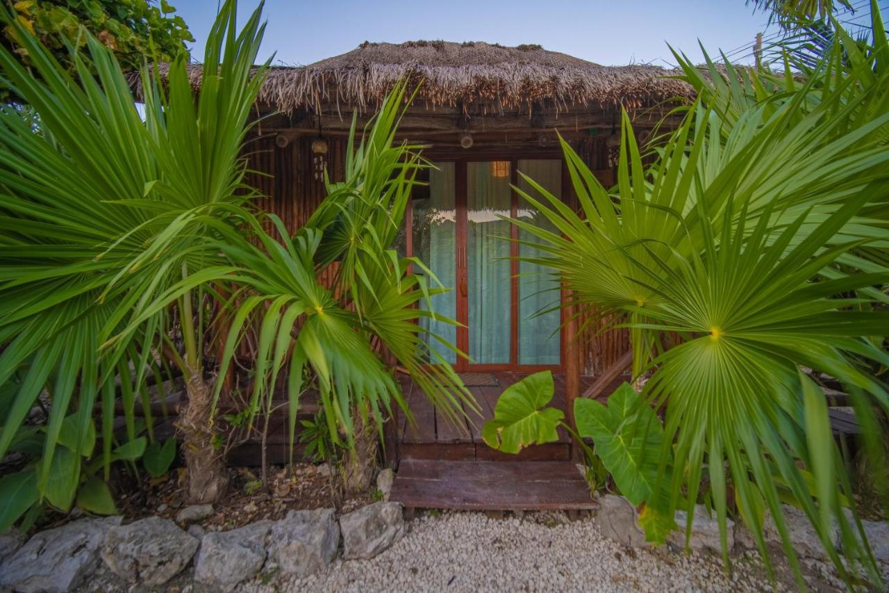 Selvaluz & * Tulum