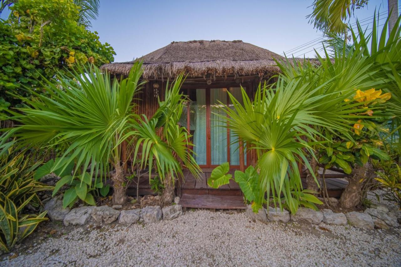 Selvaluz & * Tulum