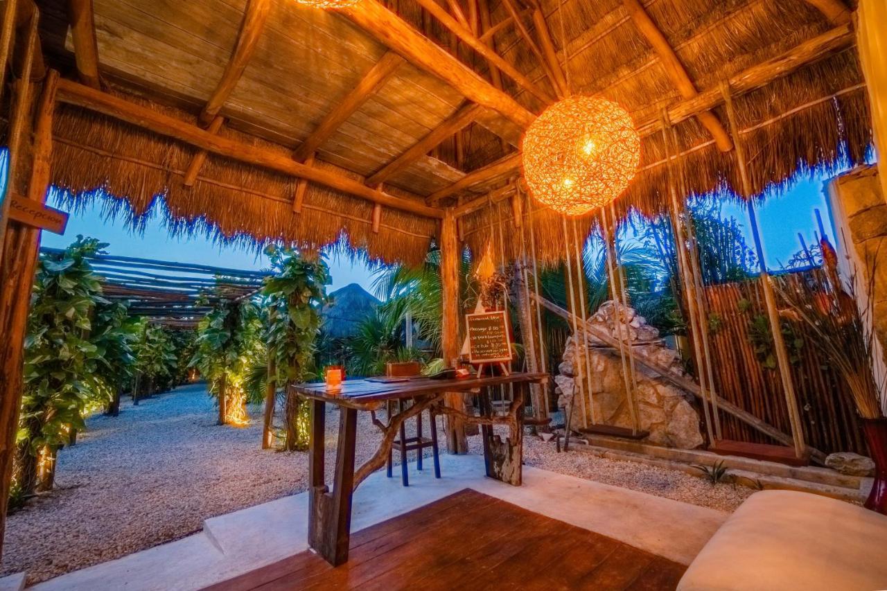 Selvaluz & * Tulum
