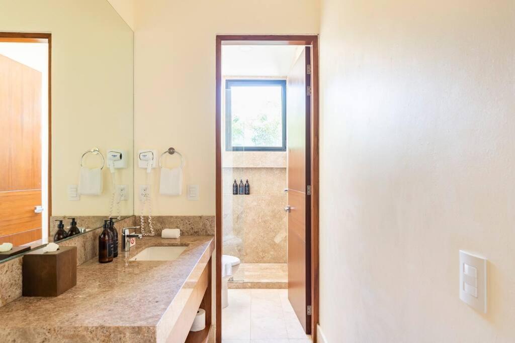 Villa Luxurious At Exclusive Gated Community La Privada Aldea Zama, 5 Bedroom Private Pool & Concierge Service Tulum