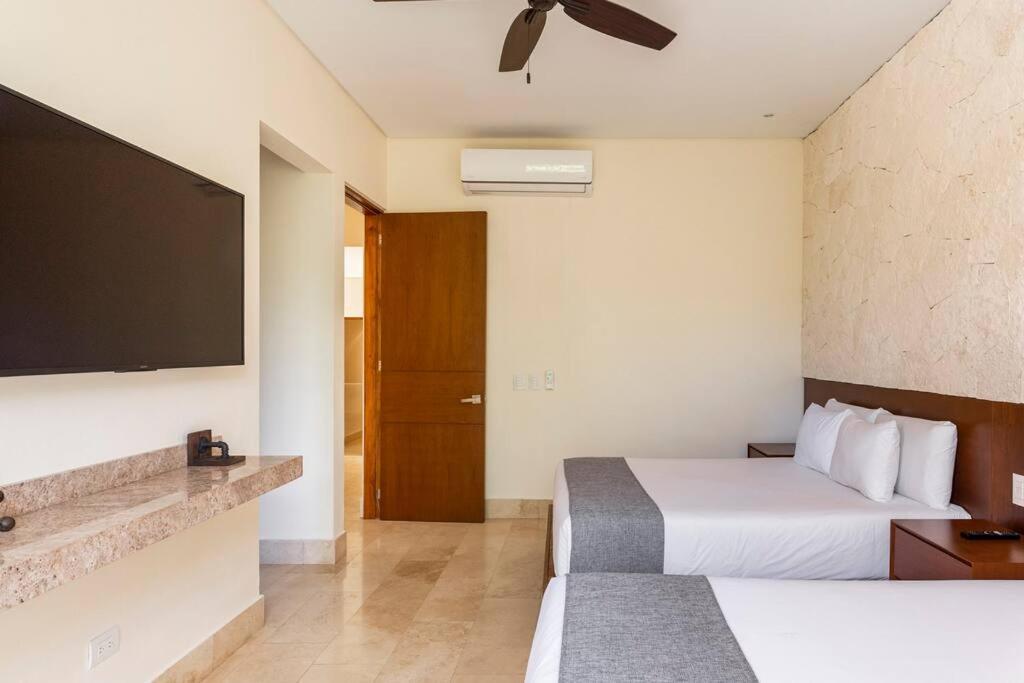 Luxurious At Exclusive Gated Community La Privada Aldea Zama, 5 Bedroom Private Pool & Concierge Service Tulum