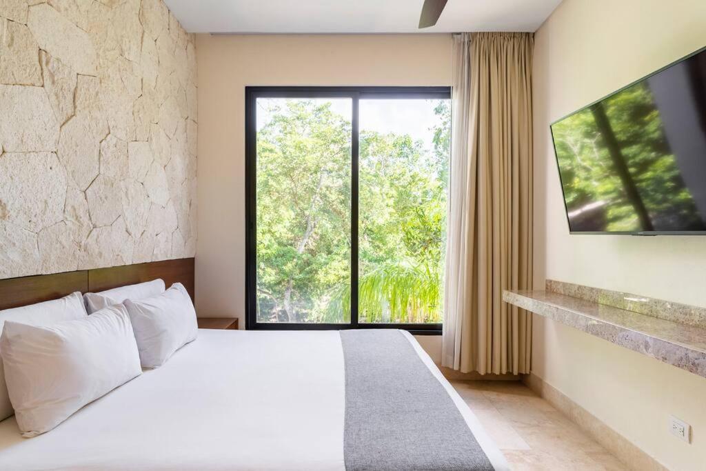 Luxurious At Exclusive Gated Community La Privada Aldea Zama, 5 Bedroom Private Pool & Concierge Service Tulum