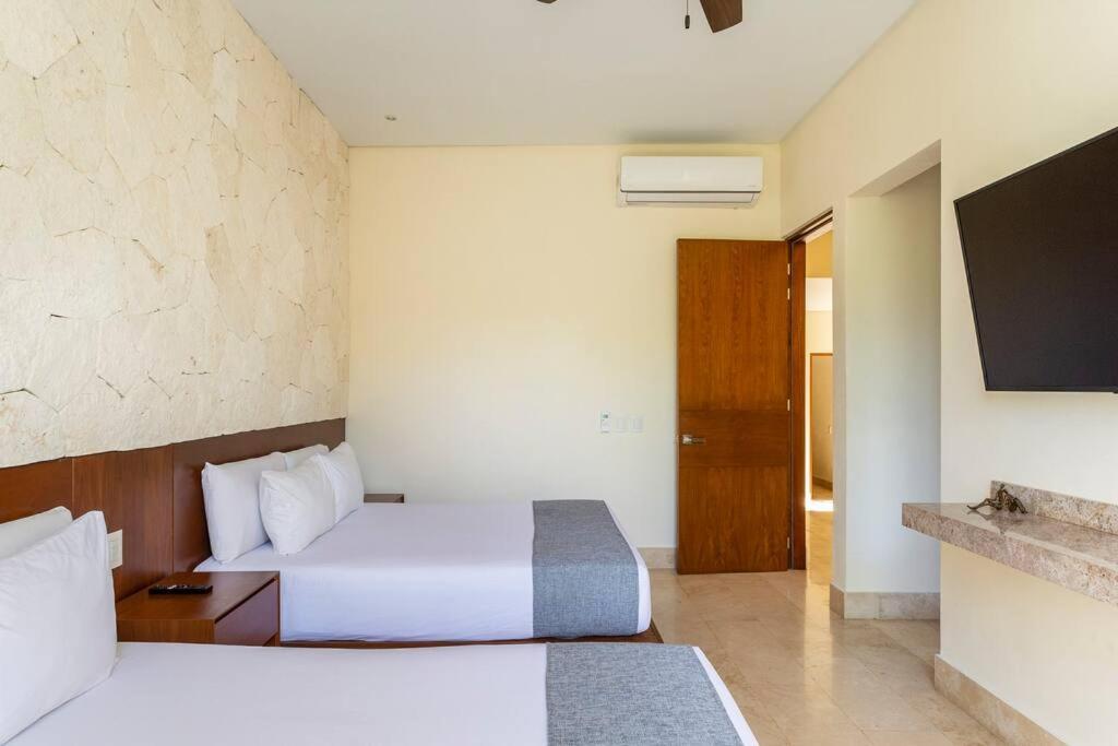 Luxurious At Exclusive Gated Community La Privada Aldea Zama, 5 Bedroom Private Pool & Concierge Service Villa Tulum