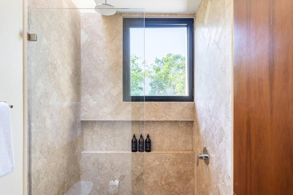Luxurious At Exclusive Gated Community La Privada Aldea Zama, 5 Bedroom Private Pool & Concierge Service * Tulum