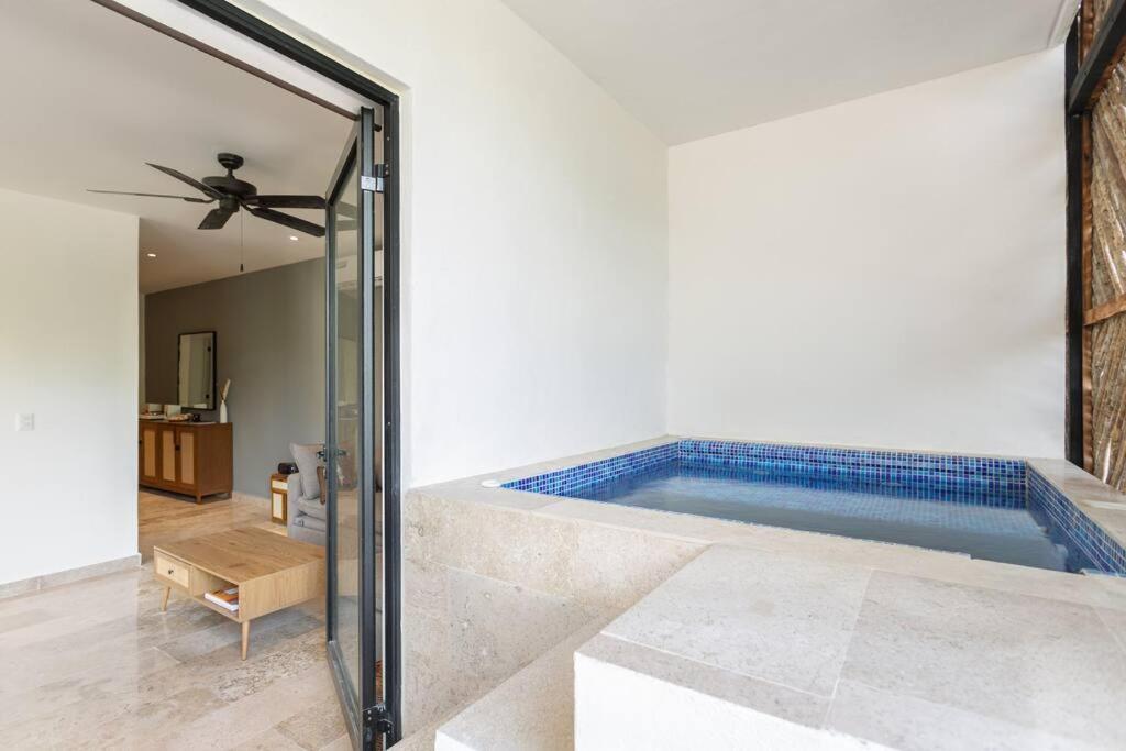 New! Luxury With Plunge Pool & Theater